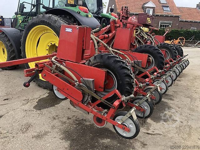 Kverneland Accord Miniair S pneumatic sowing machine 12 rows hydraulicly foldable KVERNELAND Accord-Miniair-S