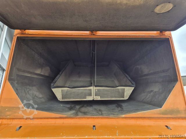 Kehrmaschine MERCEDES-BENZ Actros 2032 A 4x4 Bucher STKF 9500 Airport 30x