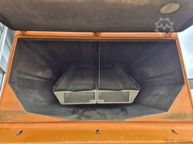 Kehrmaschine MERCEDES-BENZ Actros 2032 A 4x4 Bucher STKF 9500 Airport 30x