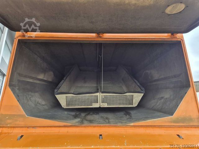 Kehrmaschine MERCEDES-BENZ Actros 2032 A 4x4 Bucher STKF 9500 Airport 30x