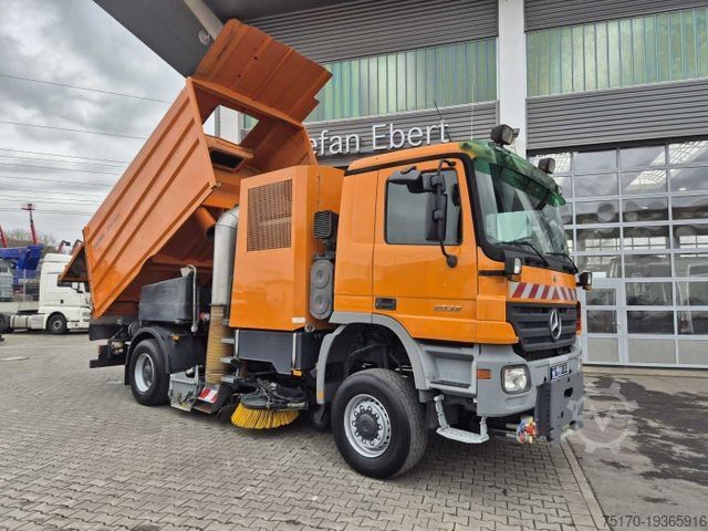 Kehrmaschine MERCEDES-BENZ Actros 2032 A 4x4 Bucher STKF 9500 Airport 30x