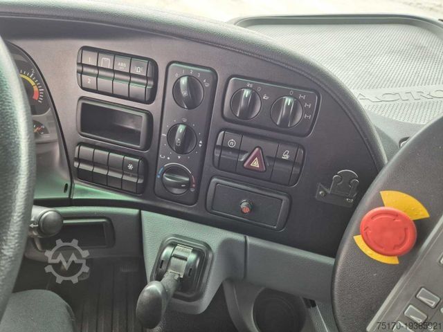 Kehrmaschine MERCEDES-BENZ Actros 2032 A 4x4 Bucher STKF 9500 Airport 30x