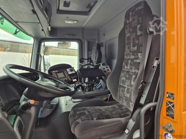 Kehrmaschine MERCEDES-BENZ Actros 2032 A 4x4 Bucher STKF 9500 Airport 30x