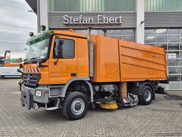 Kehrmaschine MERCEDES-BENZ Actros 2032 A 4x4 Bucher STKF 9500 Airport 30x