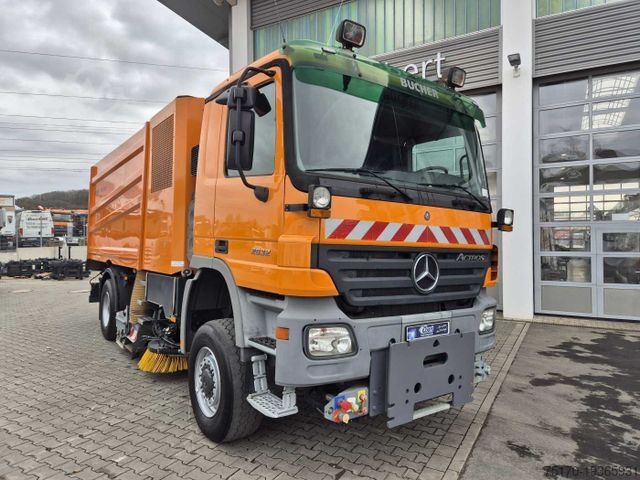 Kehrmaschine MERCEDES-BENZ Actros 2032 A 4x4 Bucher STKF 9500 Airport 30x