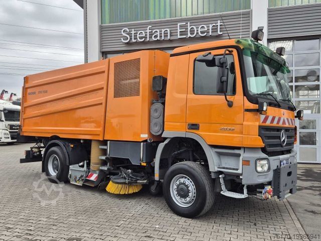 Kehrmaschine MERCEDES-BENZ Actros 2032 A 4x4 Bucher STKF 9500 Airport 30x