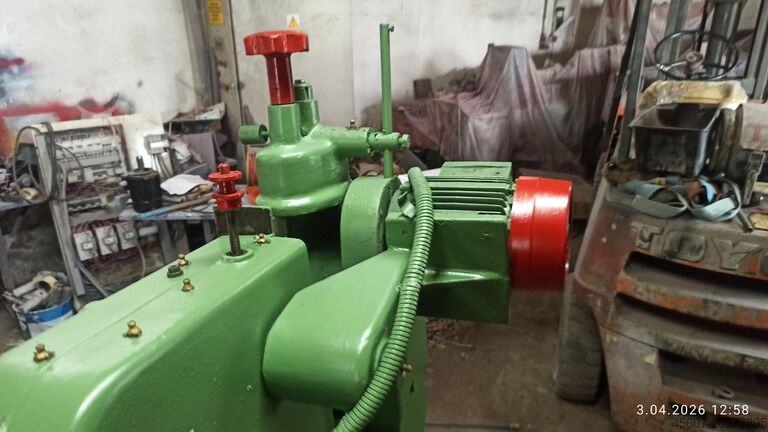 Schleifmaschine/Schärfgerät für Bandsägeblätter BR szlifierka ostrzałka do pił trakowych br szlifierka ostrzałka do pił trakowych br