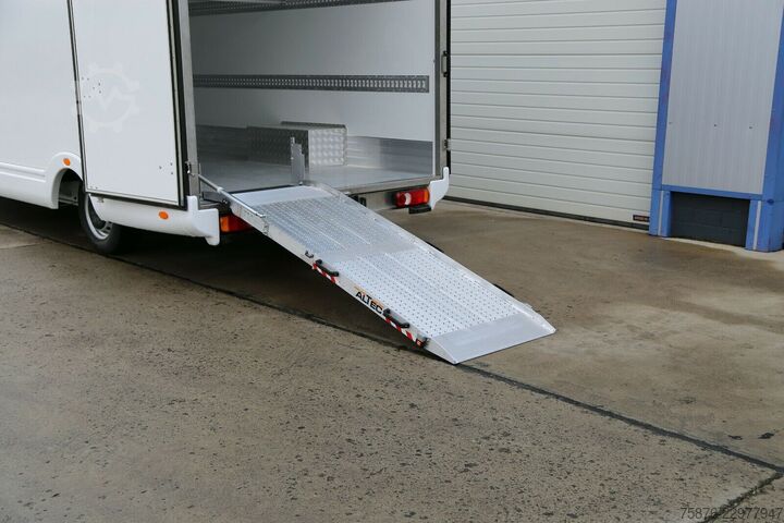 Transporter mit Koffer PEUGEOT Boxer L4 180 PS  Integral-Koffer 430x223x228