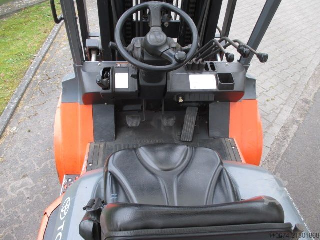 LPG Forklifts Toyota 02-7FGA50