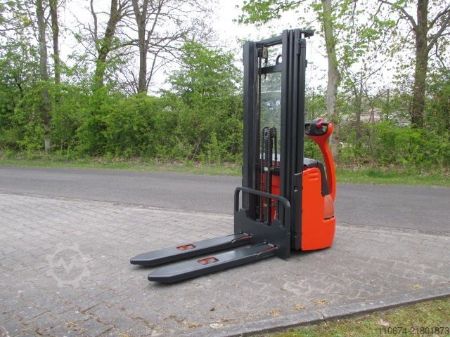 High Lift stacker Linde L12
