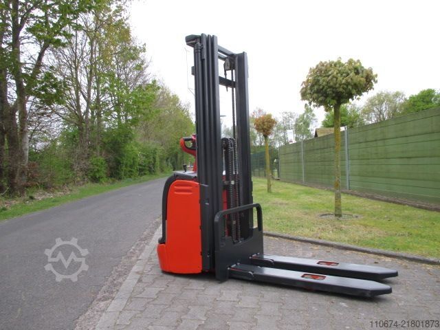 High Lift stacker Linde L12