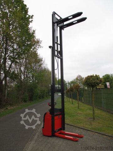 High Lift stacker Linde L12