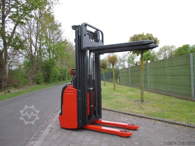 High Lift stacker Linde L12