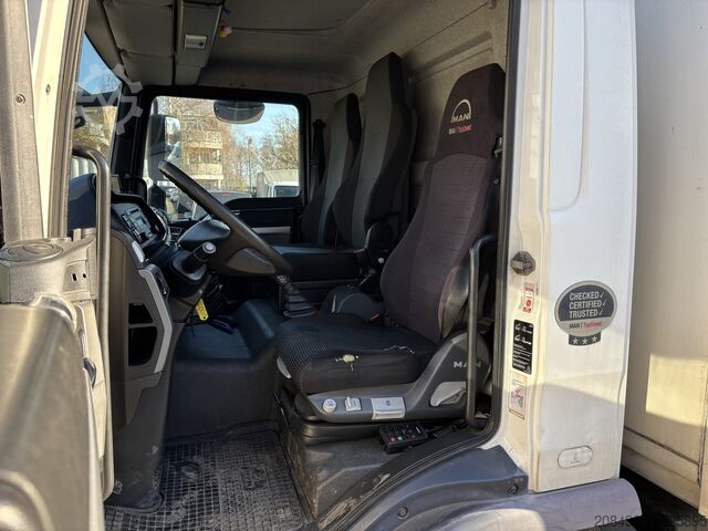 Truck with box body / tail lift MAN TGL 12.220 BL