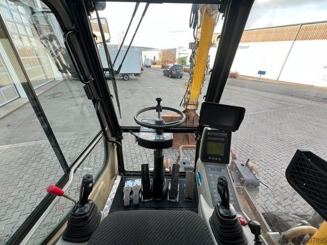 Mobile excavator LIEBHERR A 900 C ZW Litronic / 18.866h / 2008