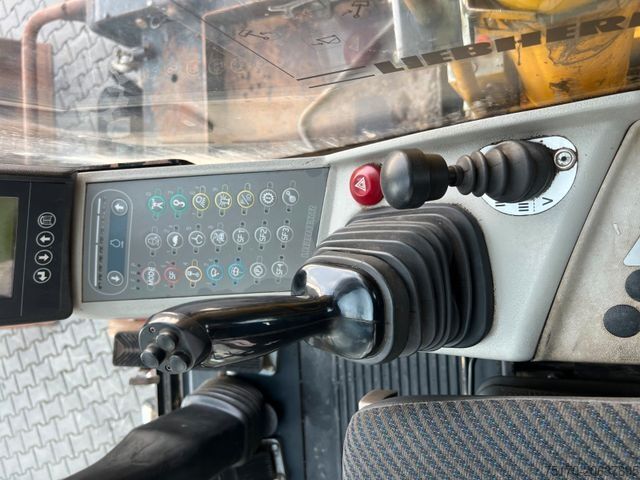 Mobile excavator LIEBHERR A 900 C ZW Litronic / 18.866h / 2008