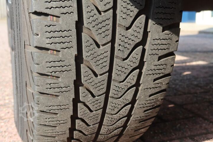 Closed box Iveco Daily 35S16 Bakwagen + Laadklep 750kg