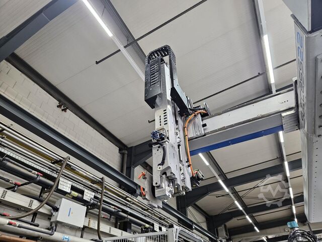 Injection molding machine DEMAG Systec 210/580-430