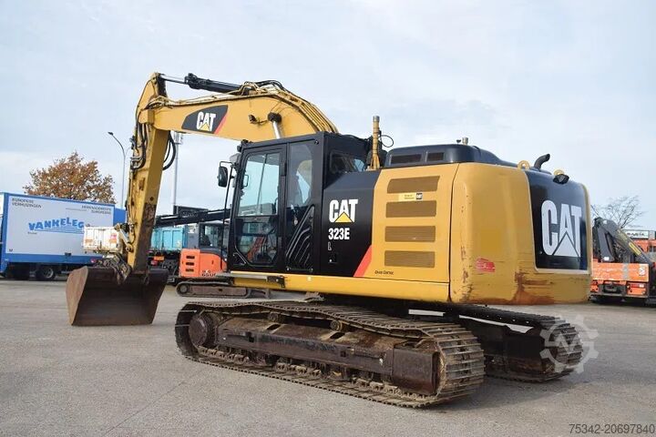 Crawler excavator Caterpillar 323E-stock id2