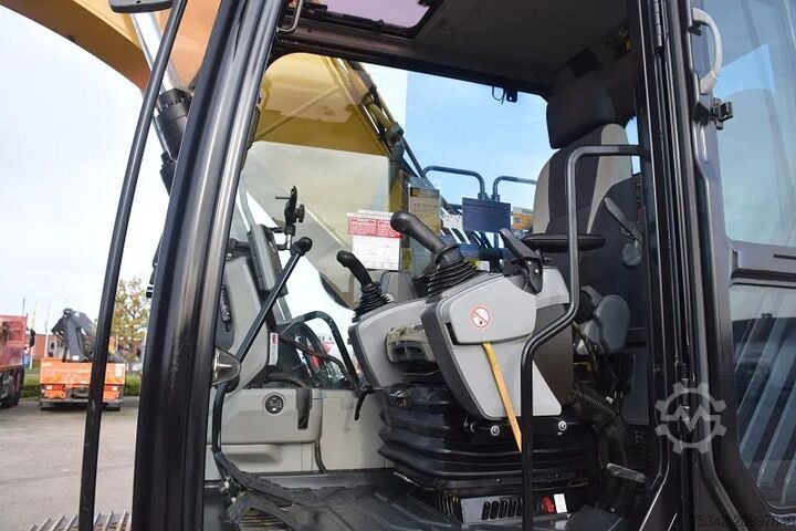 Crawler excavator Caterpillar 323E-stock id2