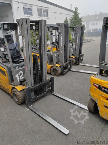 Electric - 4 wheels Jungheinrich EFG320 no battery ( 3 st paket )