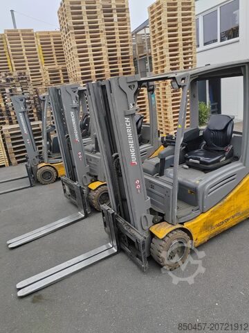 Electric - 4 wheels Jungheinrich EFG320 no battery ( 3 st paket )