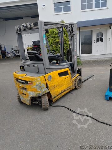 Electric - 4 wheels Jungheinrich EFG320 no battery ( 3 st paket )