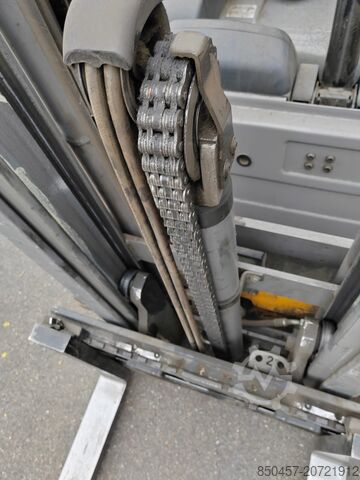 Electric - 4 wheels Jungheinrich EFG320 no battery ( 3 st paket )