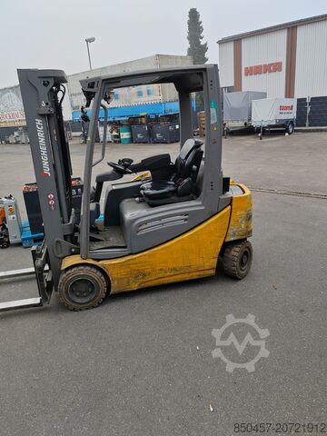 Electric - 4 wheels Jungheinrich EFG320 no battery ( 3 st paket )