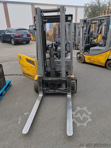Electric - 4 wheels Jungheinrich EFG320 no battery ( 3 st paket )