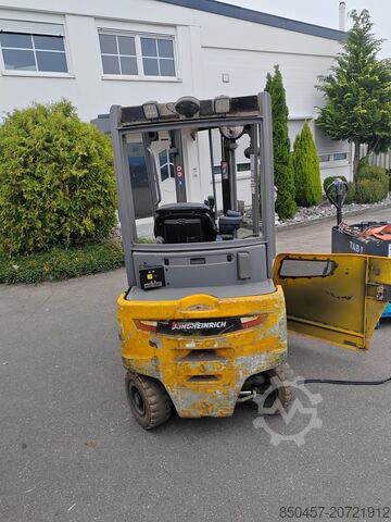 Electric - 4 wheels Jungheinrich EFG320 no battery ( 3 st paket )