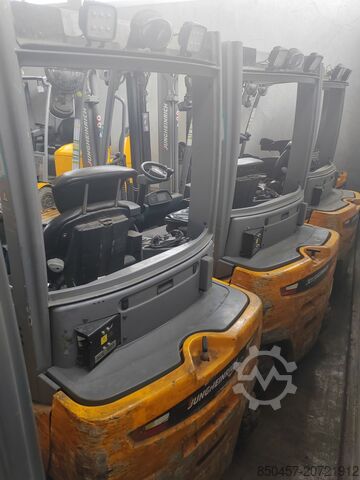 Electric - 4 wheels Jungheinrich EFG320 no battery ( 3 st paket )