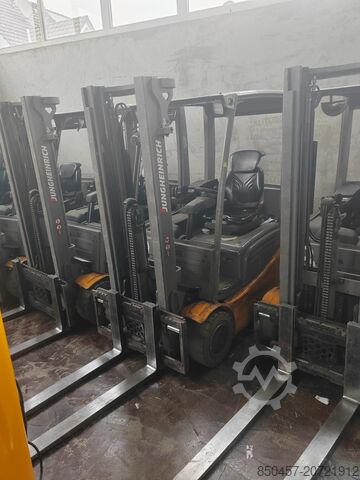 Electric - 4 wheels Jungheinrich EFG320 no battery ( 3 st paket )