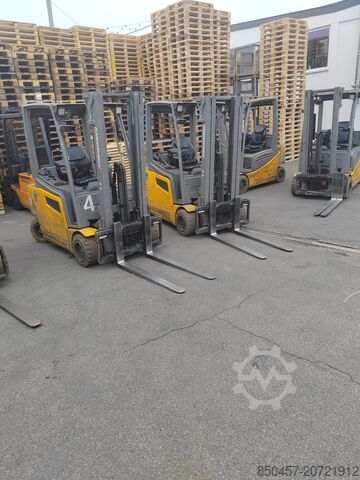 Electric - 4 wheels Jungheinrich EFG320 no battery ( 3 st paket )