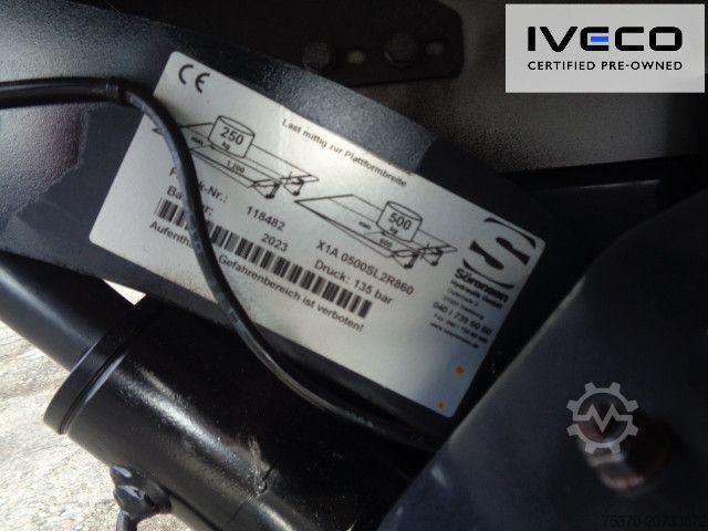 Transporter mit Koffer IVECO DAILY 35C16