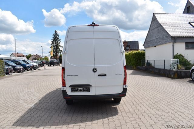 High top van MERCEDES-BENZ Sprinter 317 CDI 9 G-Tronic Hochraumkast. Abstan