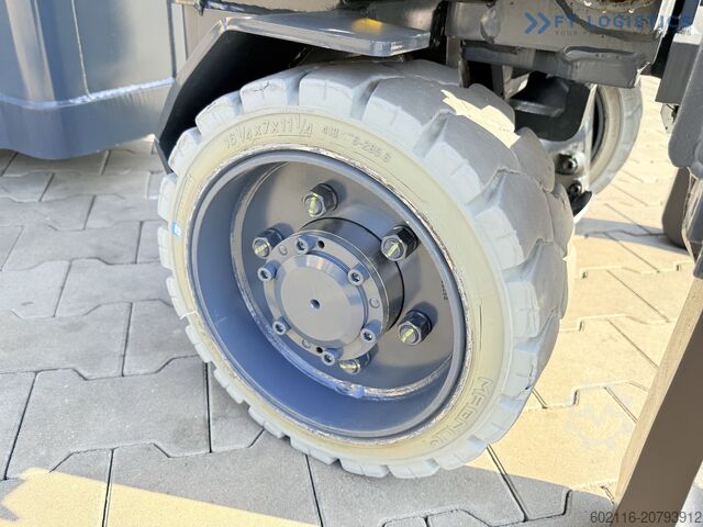 Schmalgangstapler Combilift AISLE MASTER TRIPLEX 8500 FREE LIFT TOP1