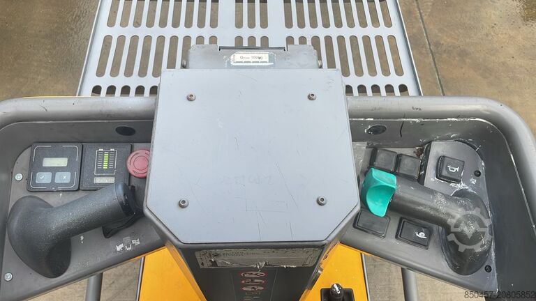 Vertikale Kommissionierer Jungheinrich EKM 202