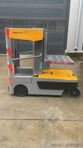 Vertical order pickers Jungheinrich EKM 202