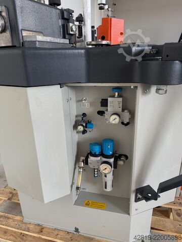 Corner crimping machine Elumatec EP 124