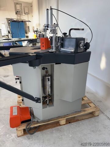 Corner crimping machine Elumatec EP 124