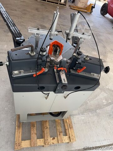 Corner crimping machine Elumatec EP 124