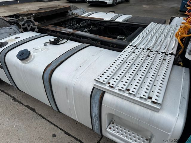 Volumen SZM MAN TGX 18.440 * VOLUMEN * 2 X TANK * RETARDER *