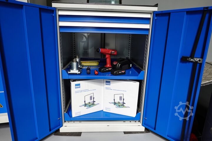 Vehicle vibration testing AKE Shakersystem for Vehicles NVH Prüfstand