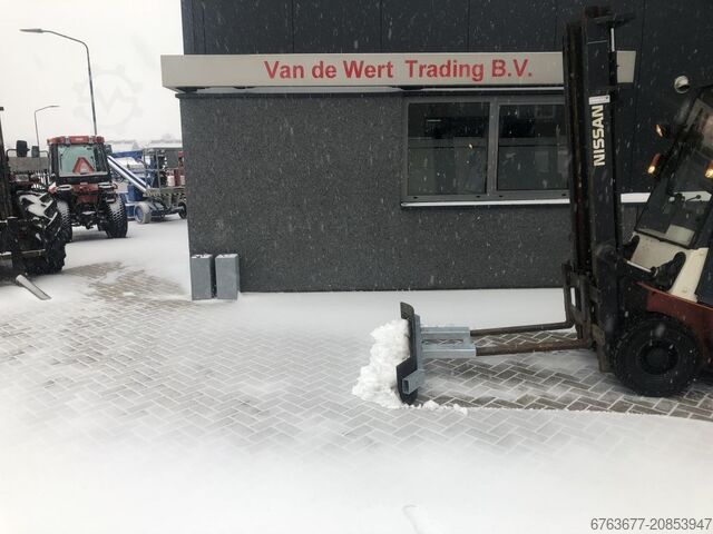 Rubberschuif sneeuwschuif Modderschuif tbv heftruck lepelinsteek RUBBERSCHUIF SNEEUWSCHUIF Modderschuif tbv heftruck lepelinsteek
