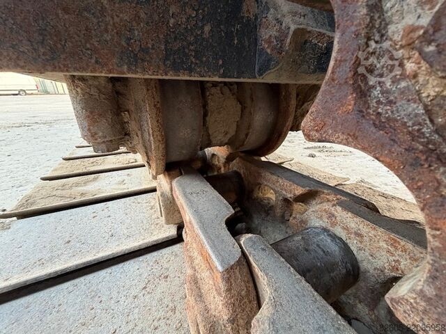 Long reach excavator Komatsu PC 490 LC-11