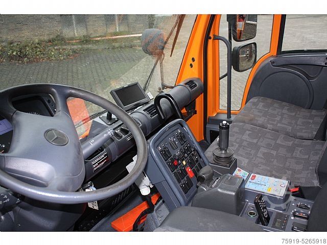 UNIMOG mit Kran Mercedes-Benz UNIMOG 300 Wandler mit Kran PK 9002 u. Seilwinde