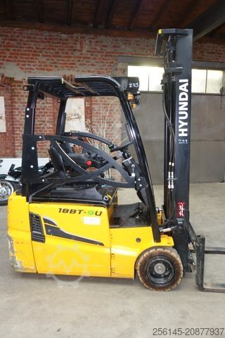 Front loader forklift HYUNDAI 18BT-9U  UVV Neu  4,25m Hubh 1680kg Ladegerät