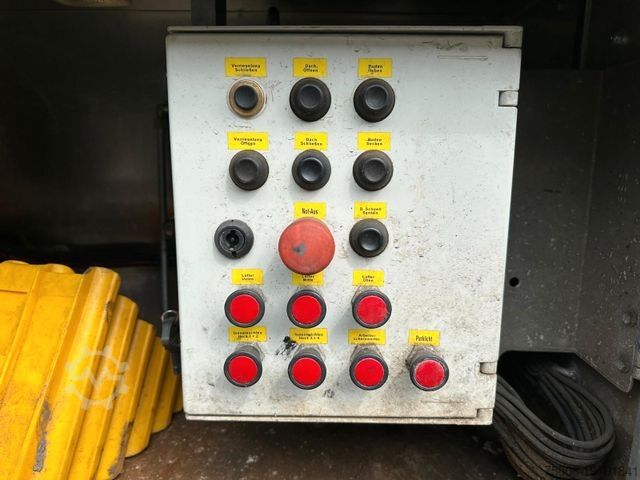 Pferdeanhänger Finkl VTA 18 Viehanhänger Lüfter Hubdach 3 Stock