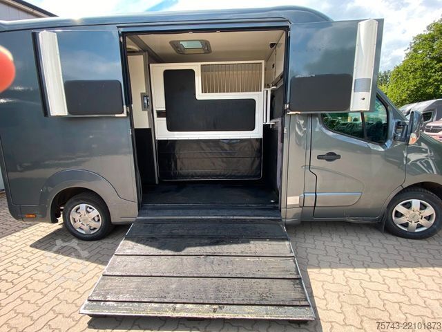 Livestock transporter RENAULT Master STX 3 Sitzer  Automatik Haras / Hengste